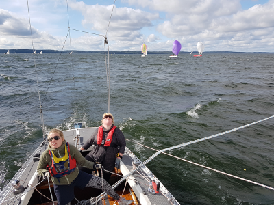 Tove seglar spinnaker Höstrasta 2017